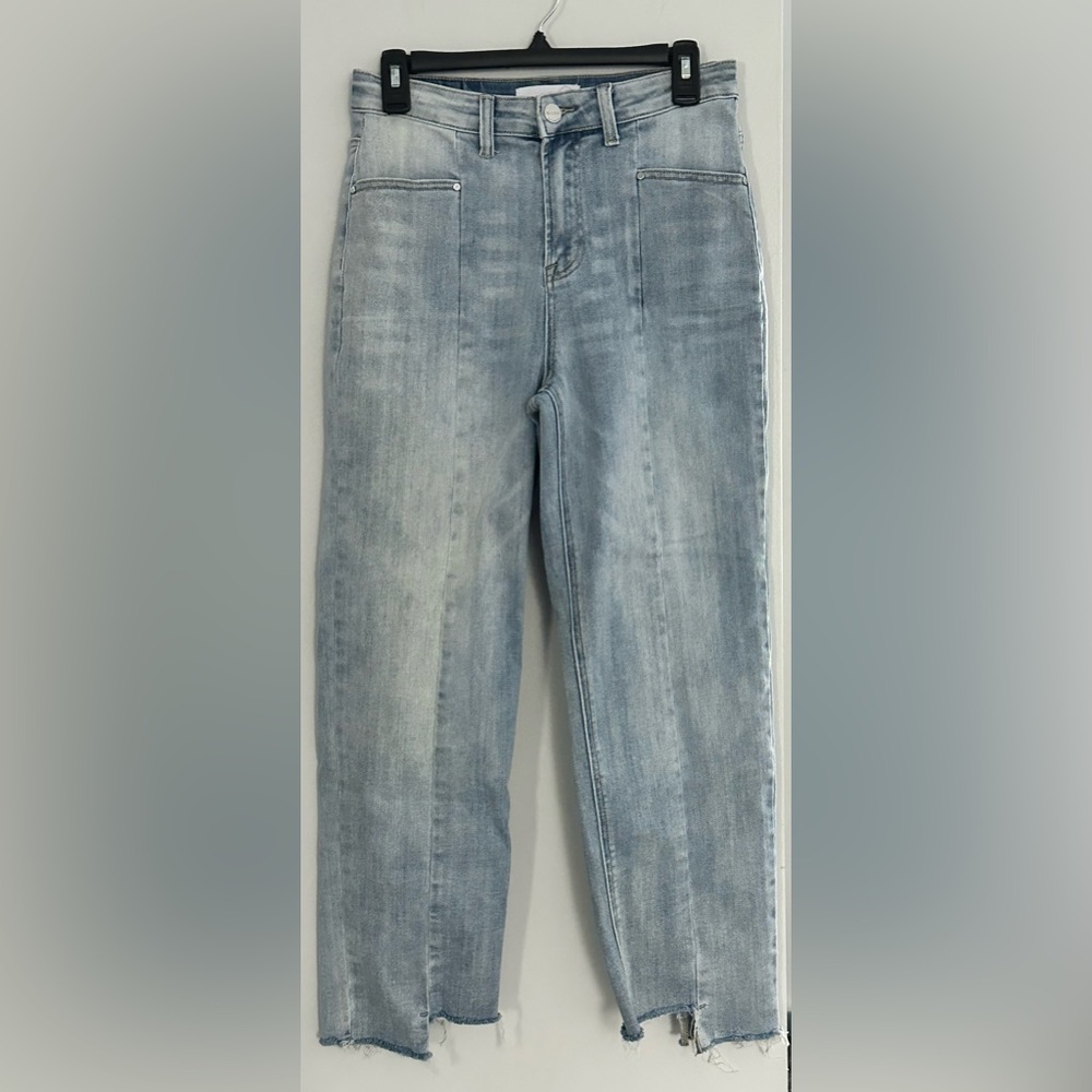 Light Wash High-Rise Women’s Jeans